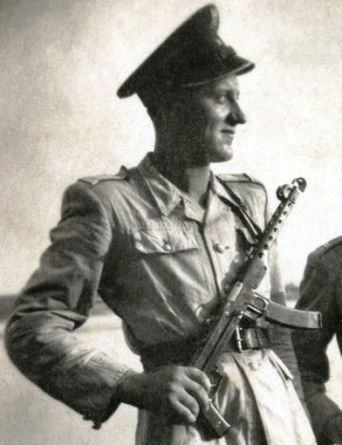 Żołnierz WP uzbrojony w Pm PPS wz. 43 (lato 1947 r.)